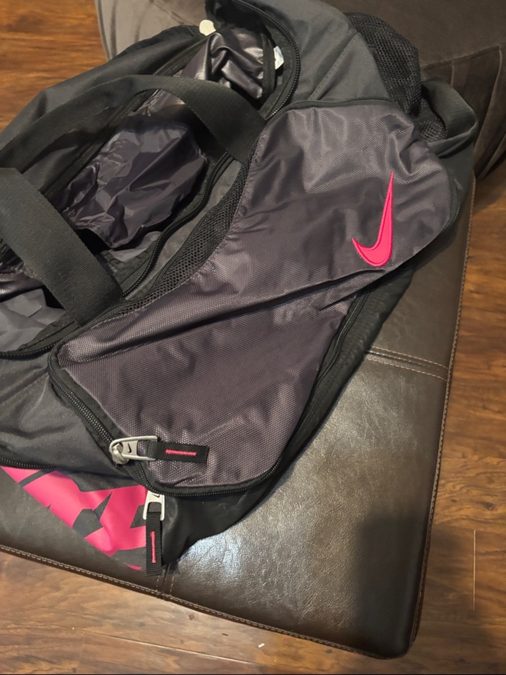 Nike gym bag, Black with Pink Swoosh - Picture 7 of 10